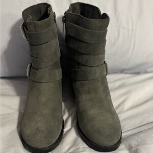 New! Vince Comuto Gray Suede Ankle Boots